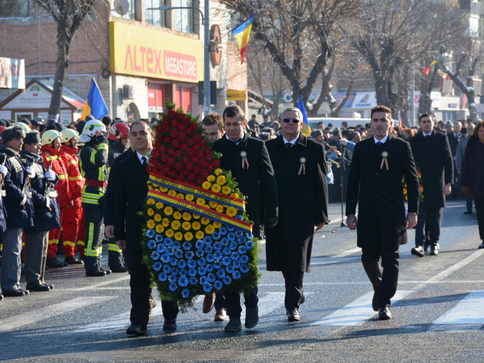 La Mulți Ani, România! La Mulți Ani români!