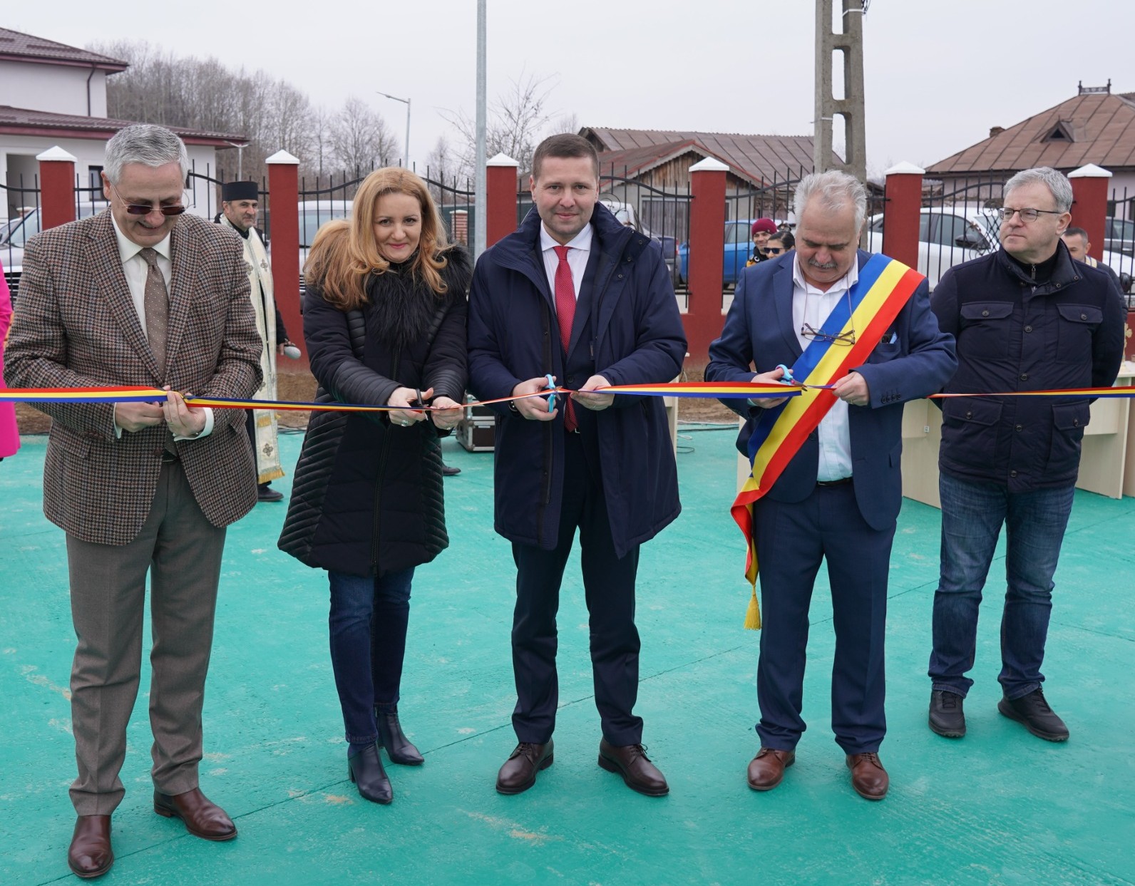 Inaugurarea Școlii Gimnaziale Drăgăeşti-Pământeni, modernizată prin Regio